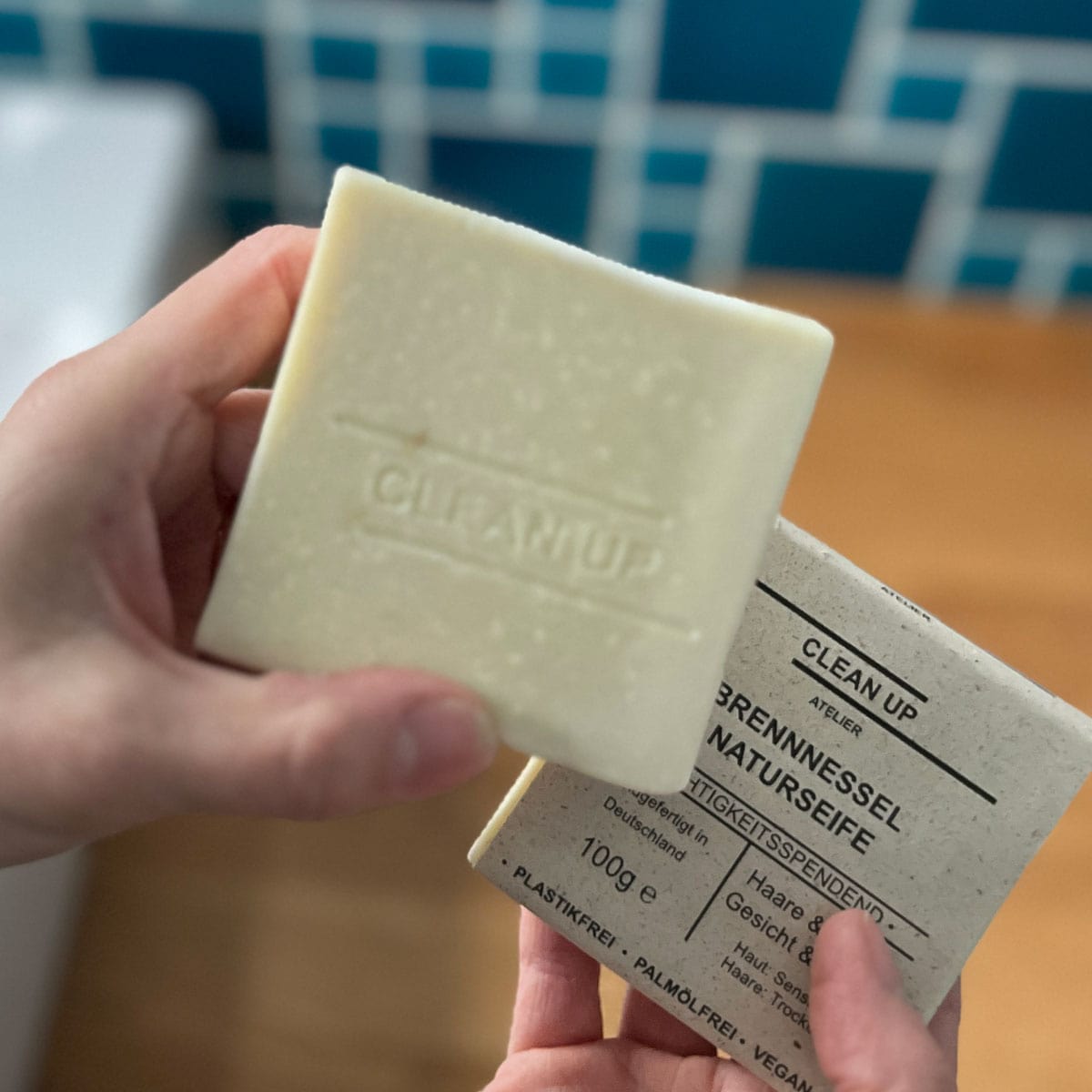 Dusch-, Gesichts- und Haarseife "Brennnessel", handgemacht – 100g,Clean Up Atelier,feuchtigkeitsspendend,Handmade,Plastikfrei,Palmölfrei,Vegan