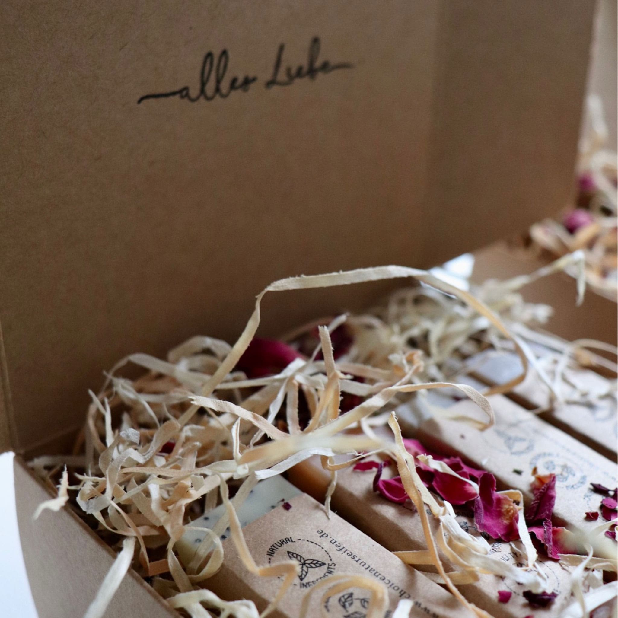 Geschenkbox "Alles Liebe", handgemacht – 200g von Choice