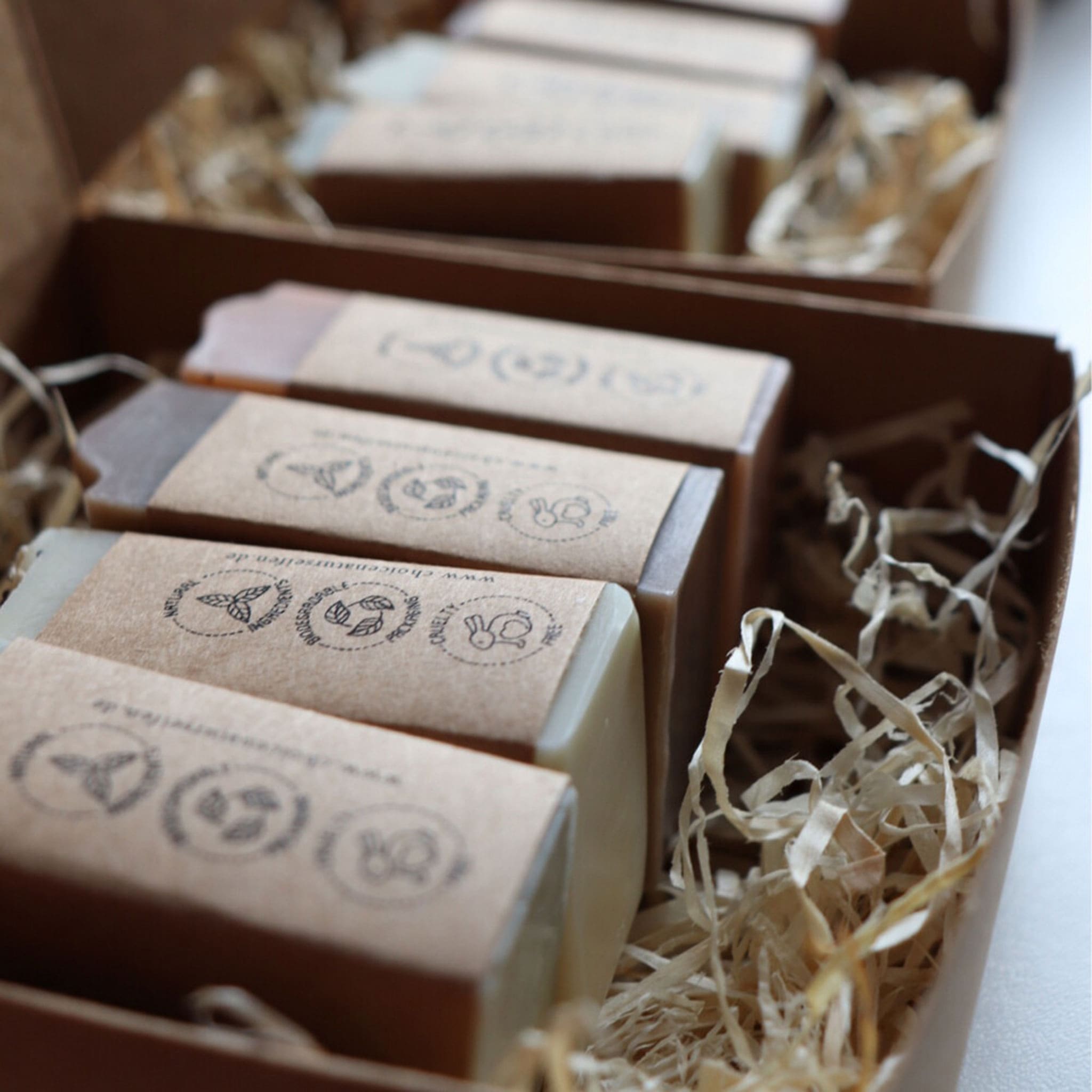 Geschenkbox "Alles Liebe", handgemacht – 200g von Coice Schachtel offen