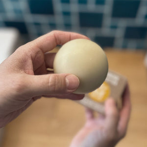 Gesichtsseife "Mangobutter", mineralisierend – 60g-Vegan-Palmölfrei-Plastikfrei-Koje-normale Haut-Natürlicher Duft-weiße Tonerde