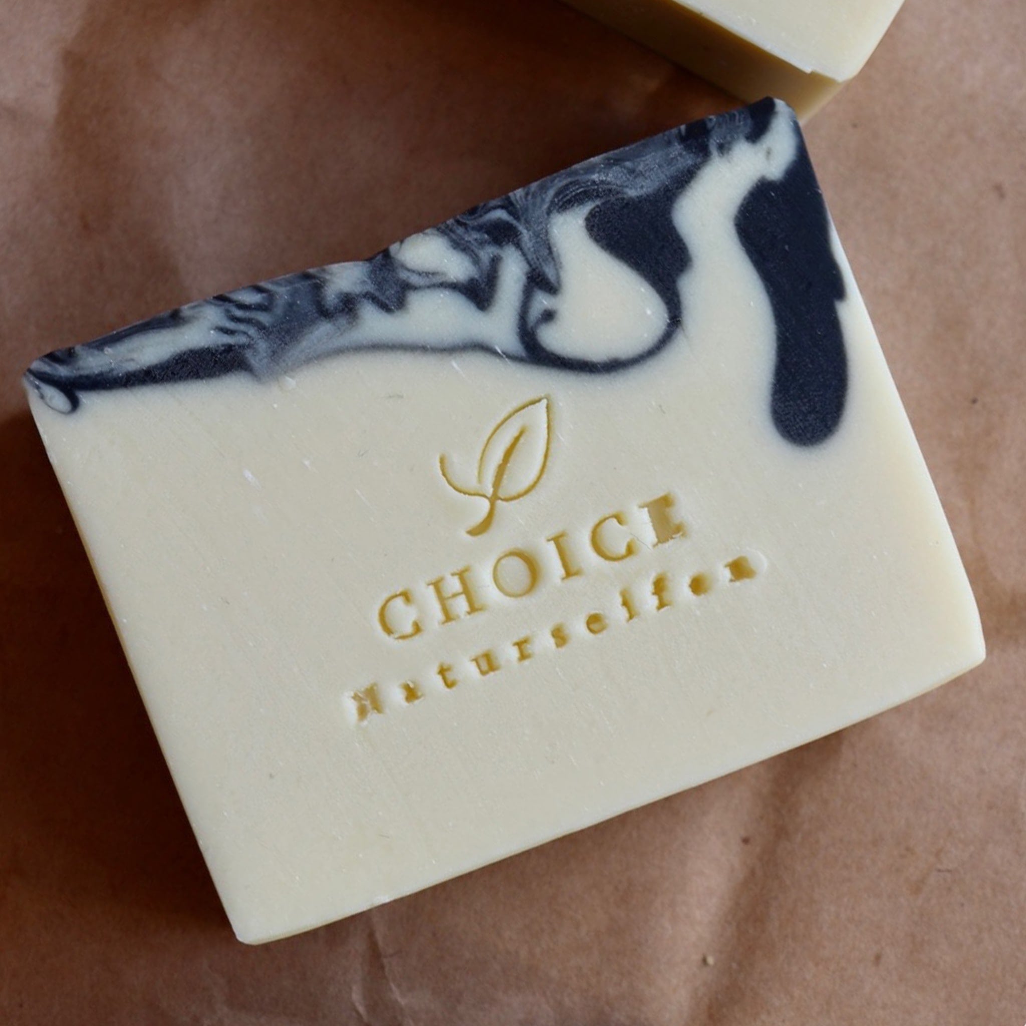 Hand- und Körperseife "Cedar & Charcoal“ mit Aktivkohlepulver, 110g