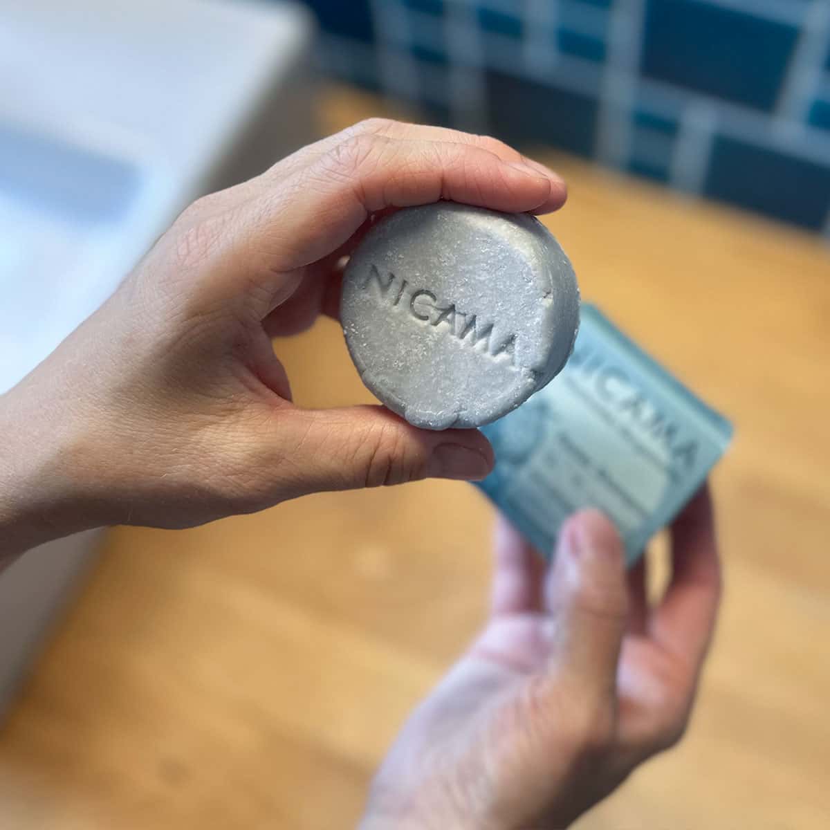 Shampoo "Wacholder-Bergamotte" (COSMOS) – 60g,Nicama,Palmölfrei,Plastikfrei,Vegan,Naturkosmetik,Handgemacht,Anti-Schuppen,festes Shampoo